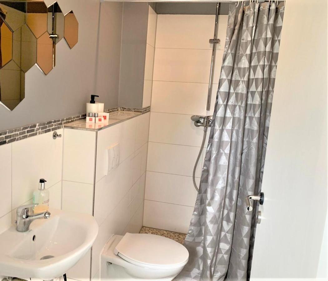 Apartment Voll Moebeliert Mit Balkon Bréma Kültér fotó