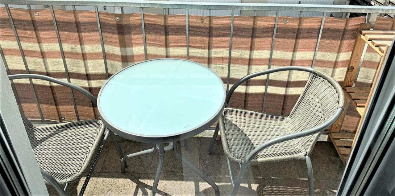 Apartment Voll Moebeliert Mit Balkon Bréma Kültér fotó
